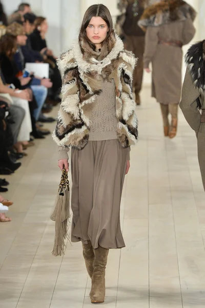 Look 13